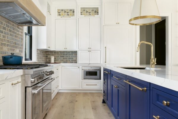 CONTEMPORARY DESIGN Charleston Style And Design Magazine   CSD IV 2023 Classic Kitchens Of Charleston 100070 600x401 